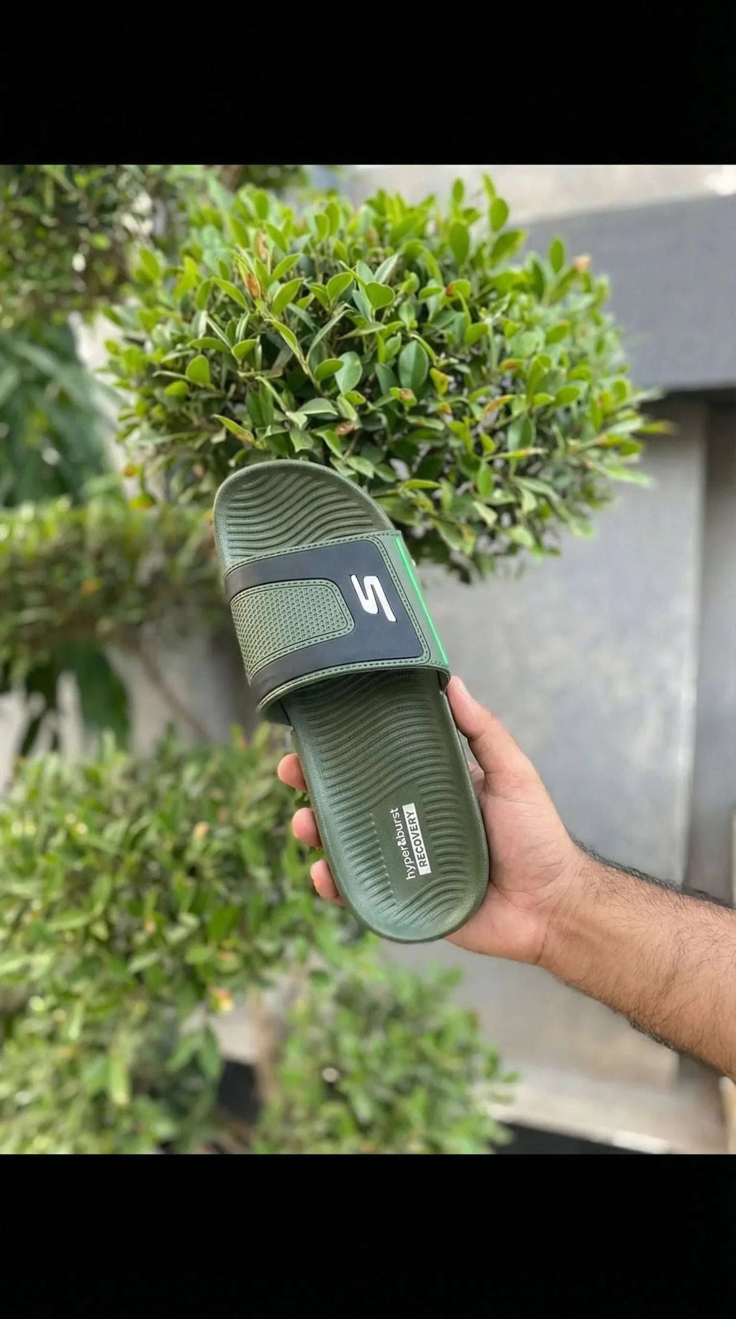 Skecher OG Slides - Eaze