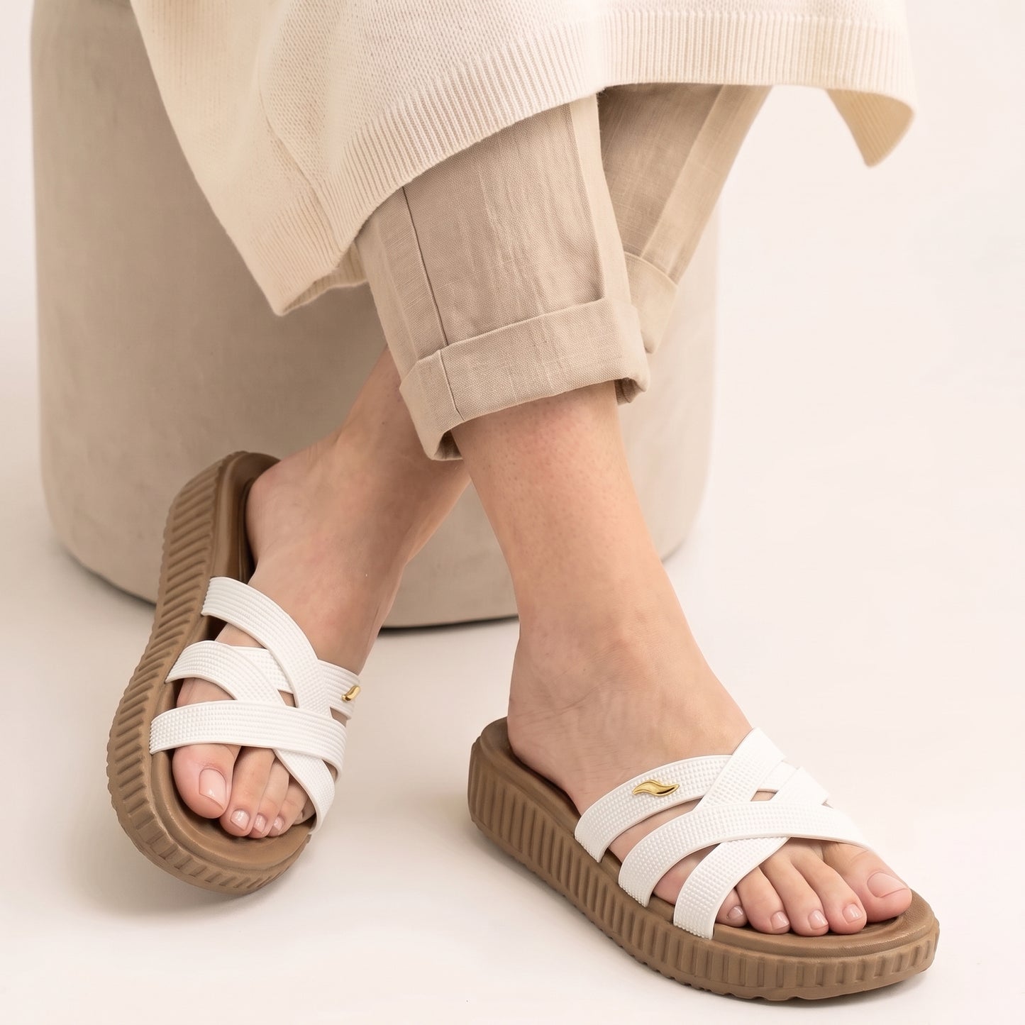 Crossover Ladies Slipper